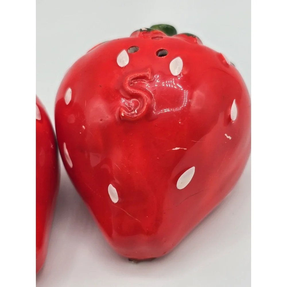Vintage Ceramic Strawberry Salt and Pepper Shakers Made in Japan Cottage Core 3